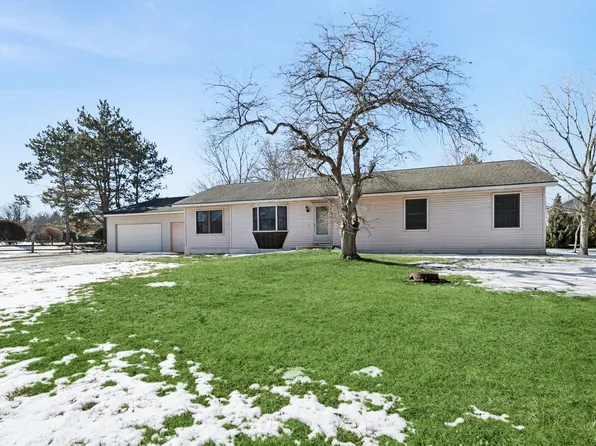 33430 N Hunt Club Rd, Libertyville, IL 60048