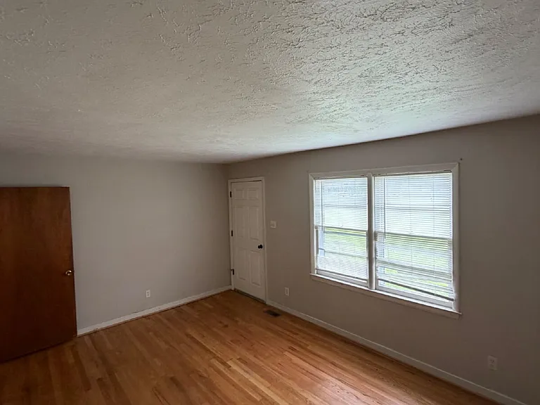 159 Vance Dr — Photo 3