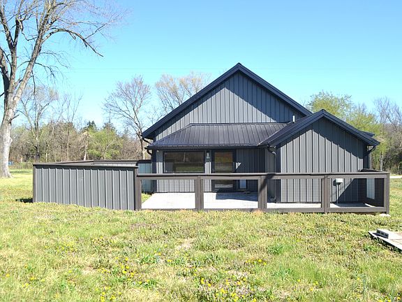 3rd image of 332 Fir Road