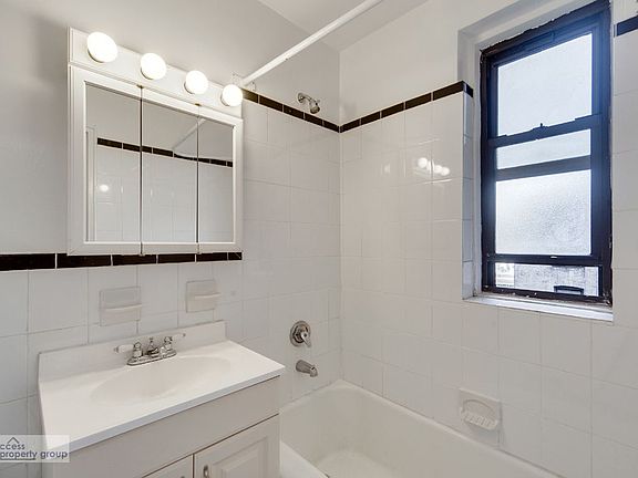 4th image of 98 Park Ter E APT 2H