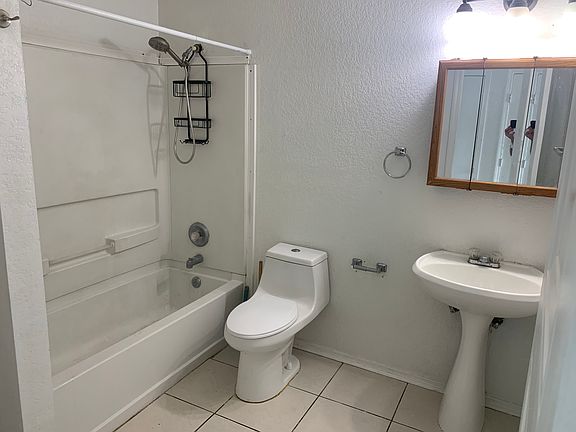 4th image of 2717 Wilson Blvd