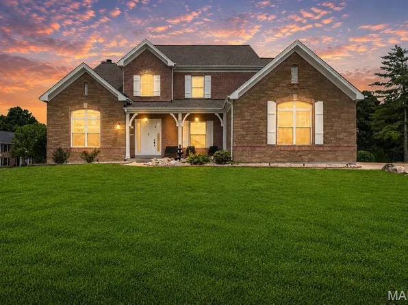 2107 Dartmouth Place Dr, Ballwin, MO 63011