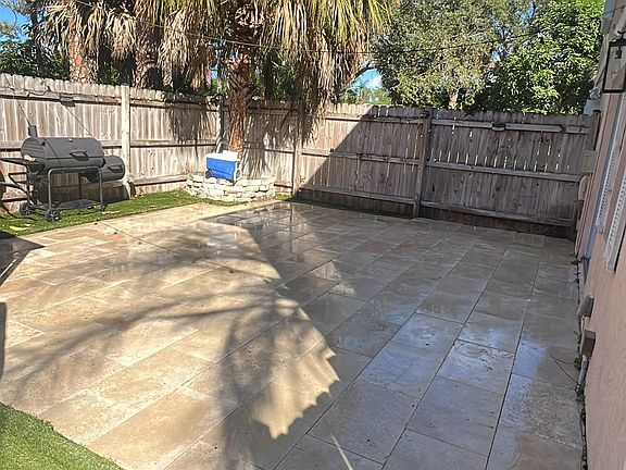 4th image of 160 Baldwin Blvd