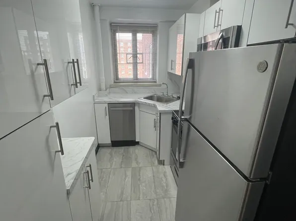 (undisclosed Address), Fresh Meadows, NY 11365