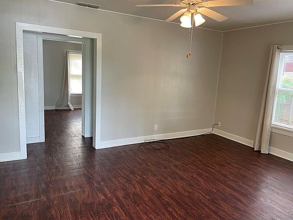 4th image of 1046 W Sloan St