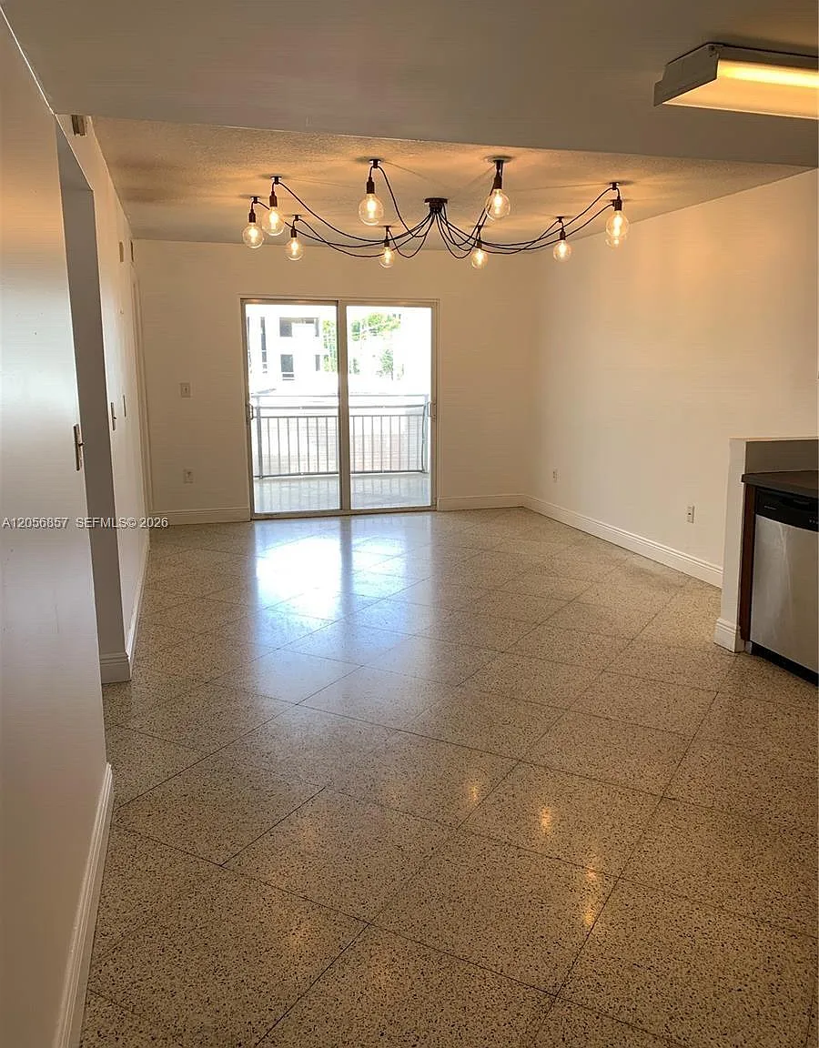 Galiano Condo — Photo 2