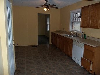 2nd image of 923 S Pershing Dr