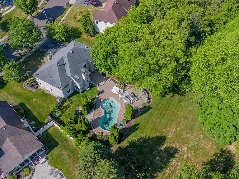 61 Amherst Way — Photo 66