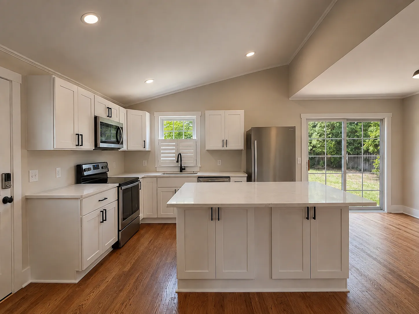1105 Francis Marion Dr — Photo 2