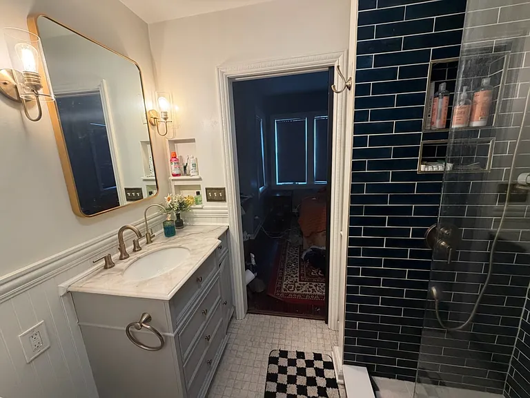 master bedroom bathroom