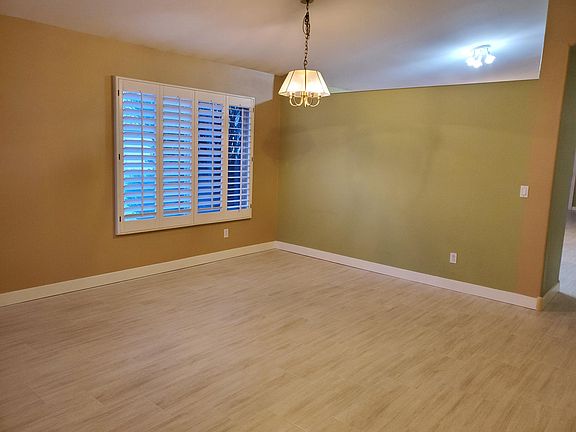 4th image of 871 E Orchid Ln