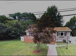 26 Ludlam St, Huntington Station, NY 11746