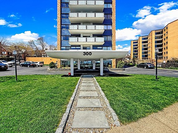 2nd image of 300 Lynn Shore Dr APT 203