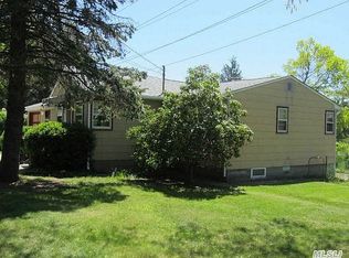 68 King Rd, Rocky Point, NY 11778