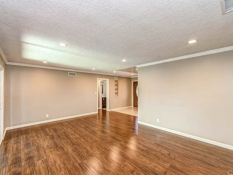 10312 Miranda Ave — Photo 15