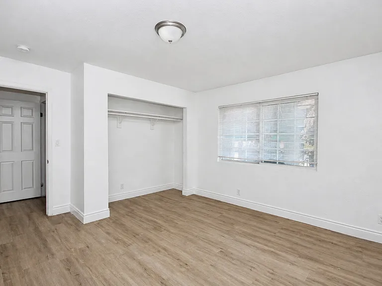 917 N H St — Photo 9