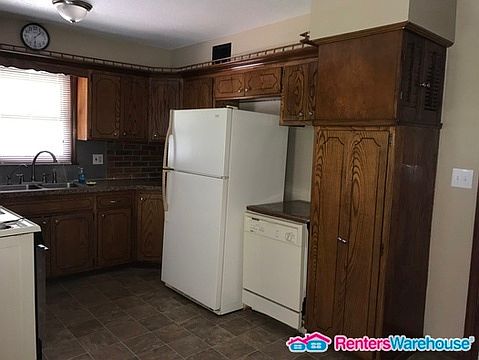 4th image of 9222 Farley Ave