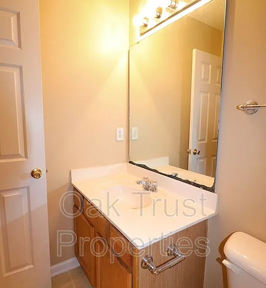 538 Holiday Dr — Photo 16