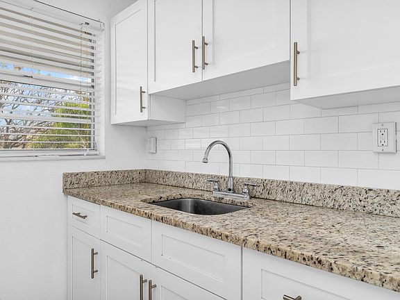 3rd image of 616 Lucerne Ave APT 16
