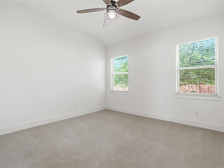 70 Santa Maria St — Photo 14