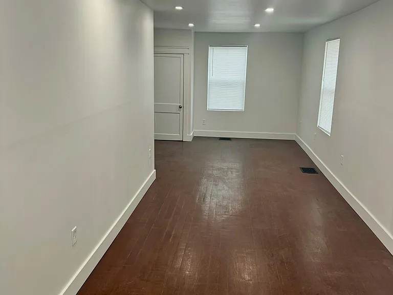 901 E Wilson St — Photo 9