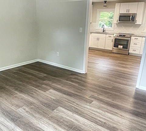 3rd image of 3812 Parkwood Ave