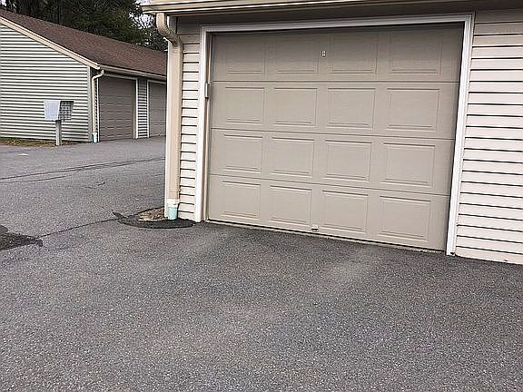 Detached garage