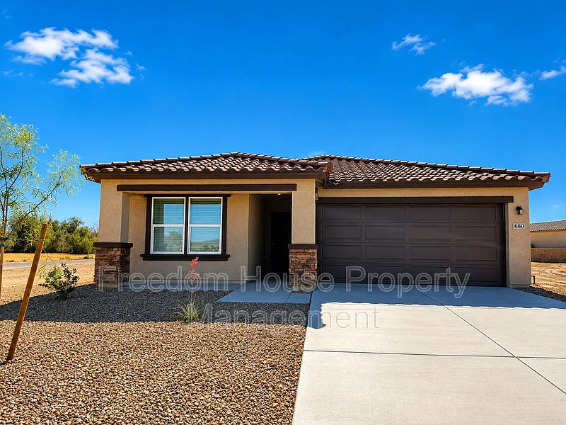 4 bed, 2.0 bath, 1815 sqft, $1,836 — Photo 1