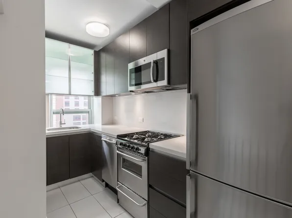 501 West 113th Street 0704 image 3 of 7