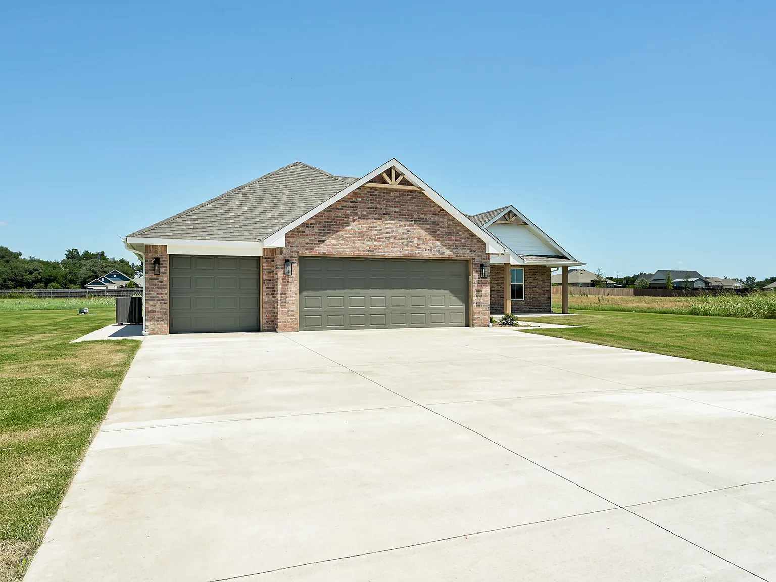 4 bed, 2.5 bath, 2030 sqft, $2,350 — Photo 3