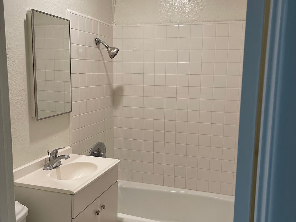 2nd image of 8744 Etiwanda Ave APT 9
