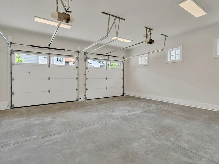 4411 Westlawn Dr — Photo 56