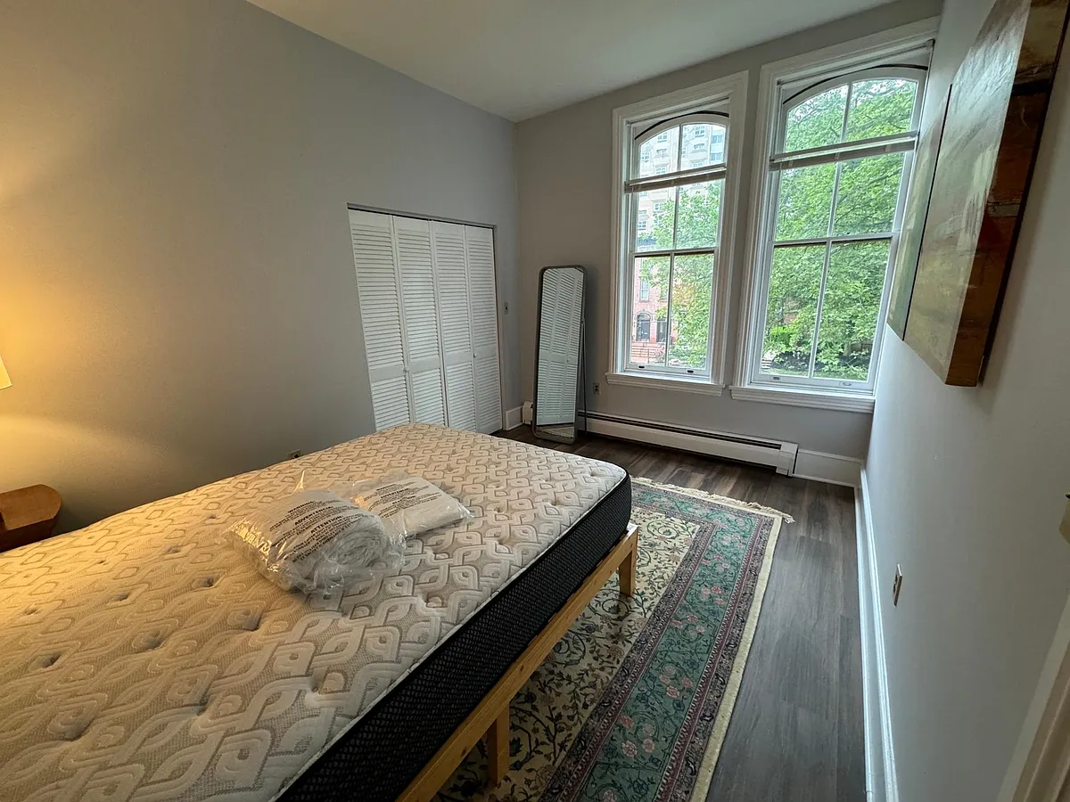 Building Photo - 1211 Delaware Ave #202