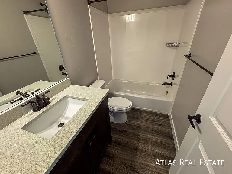 2530 N Knights Ln — Photo 10