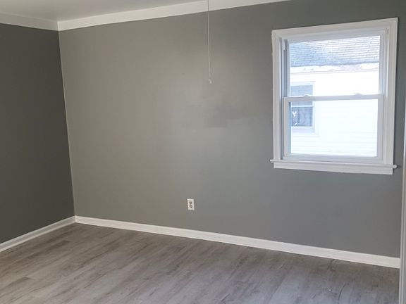 4th image of 36 Whittier Ave