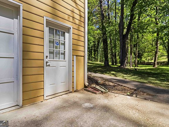 5th image of 720 Garr Cir SW