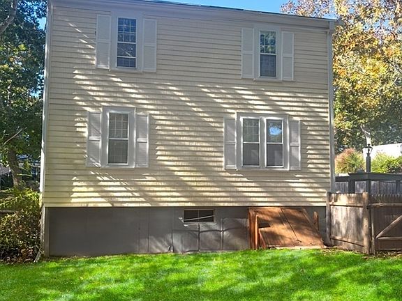 3rd image of 292 Megan Rd