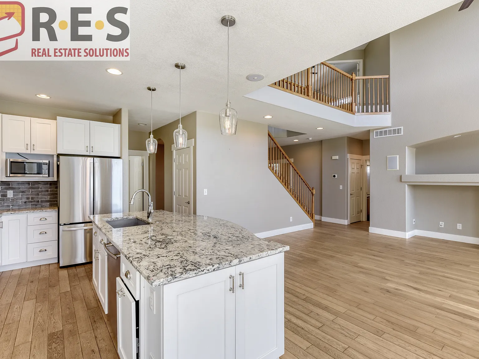 6 bed, 4206 sqft, $3,695 — Photo 3