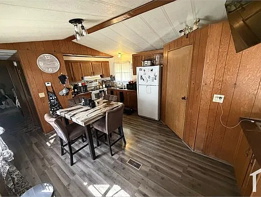 2 bed, $1,300 — Photo 1