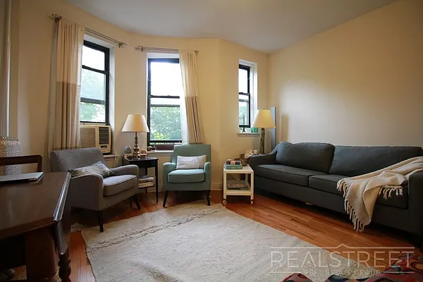 Rented by Real Street Inc | media 2