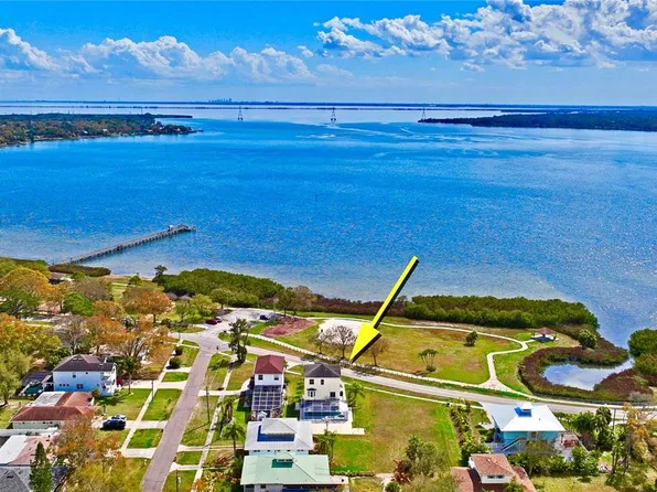 402 SHORE DRIVE W, OLDSMAR, FL 34677