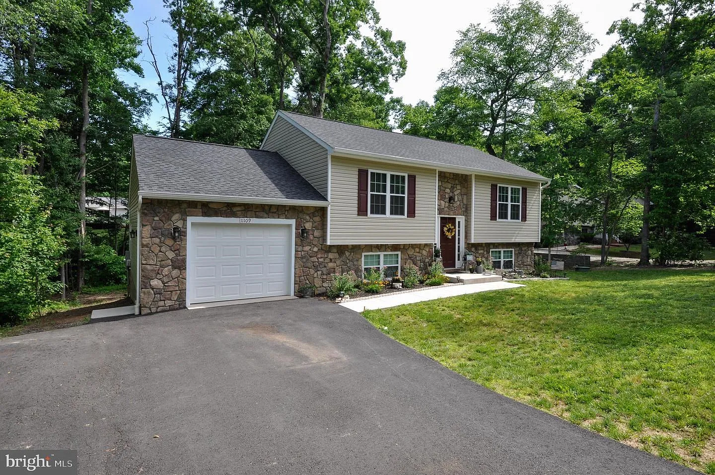 11109 Stockade Dr photo 1