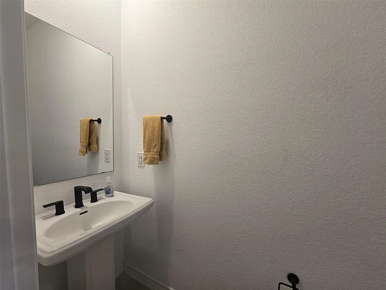 2913 Saint Regis Dr — Photo 10