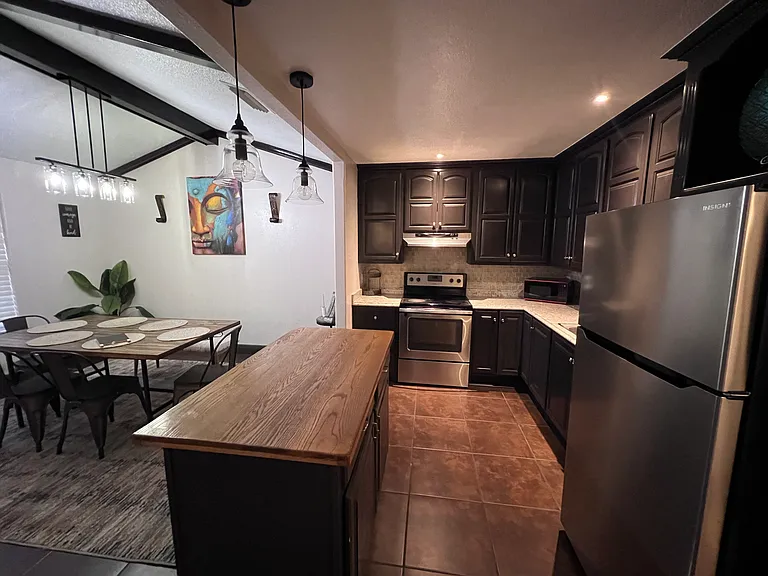 1008 Fairway Dr #1 — Photo 2