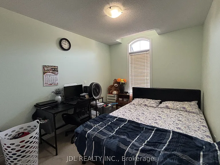 2435 Greenwich Dr #33 — Photo 14