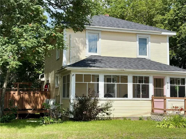 828 Landry St, Bathurst, NB E2A 2V3