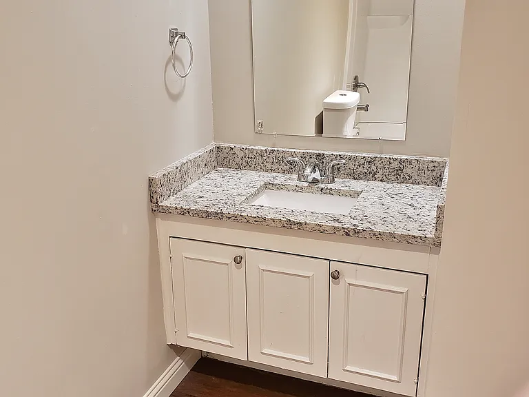 1320 Iris Ln — Photo 9