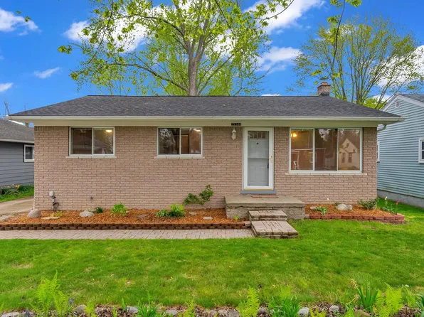 39344 Ormsby St, Clinton Township, MI 48036