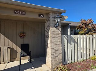 62310 Arlington Cir UNIT 4, South Lyon, MI 48178