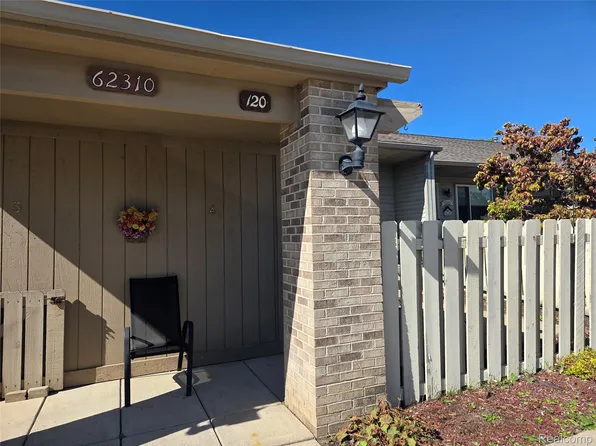 62310 Arlington Cir Unit 4, South Lyon, MI 48178